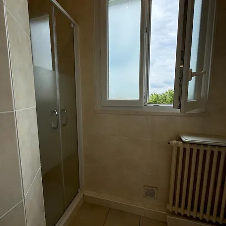 Appartement Dans Maison Au Premier étage *
